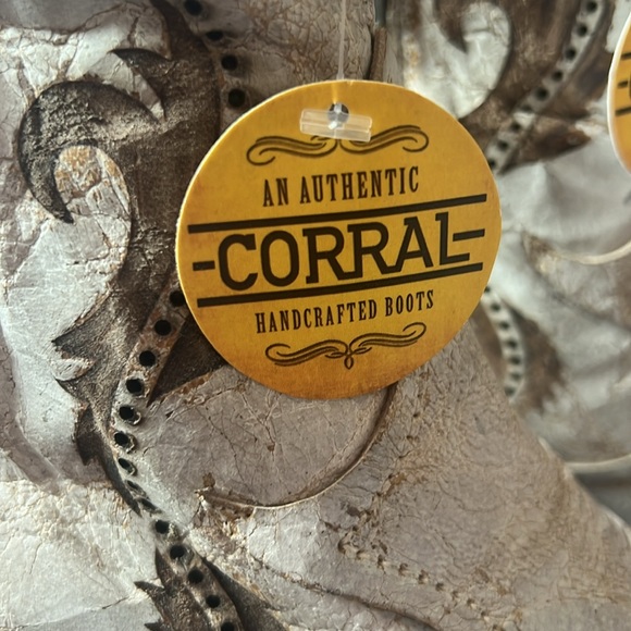 NWT CORRAL WOMEN'S LAZER ANKLE FASHION BOOTIES - SNIP TOE Size 8.5 - Picture 14 of 15